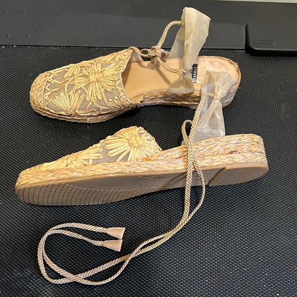 Stuart Weitzman Boho Tie Up Espadrilles Sandals Size 8.5 B - Picture 3 of 16